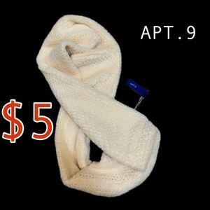 $5 ADD ON ITEM NWT Apt. 9 Cream Faux Fur Infinity Scarf w/Metallic Silver Dots